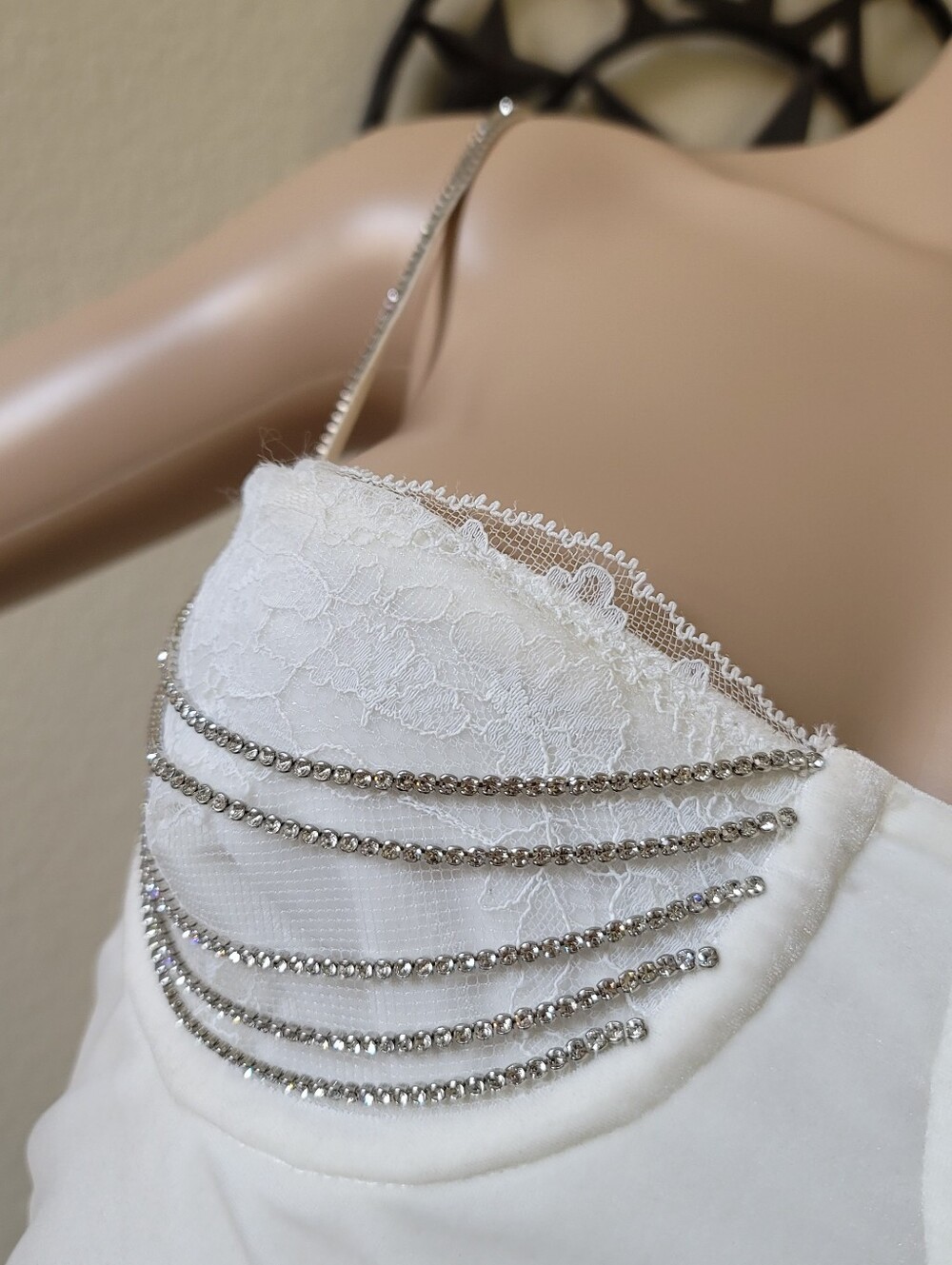 House Of CB Grace Lace Crystallised Velour Mini Dress XS Ivory Velvet - Picture 3 of 11